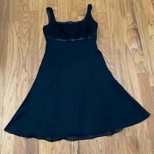 London Style Petite Size 10 Women’s Dress Sleeveless Flair Bottom Black Lined